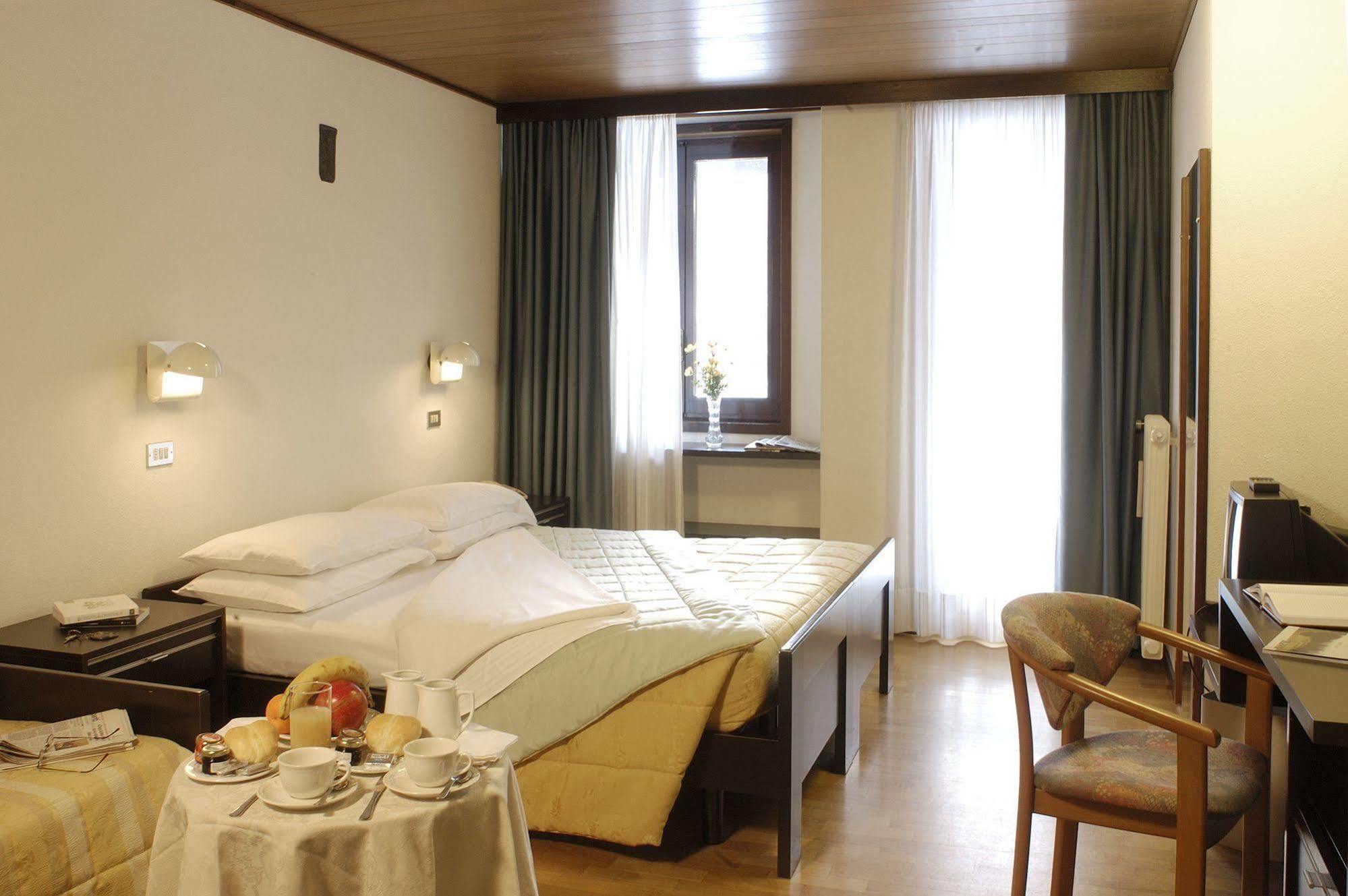 Hotel Mirella Ponte Di Legno Esterno foto